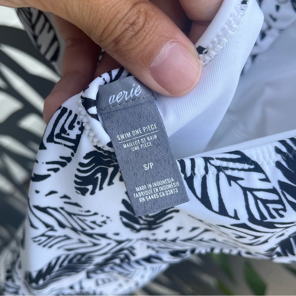 Aerie Women's Henley One Piece Swimsuit in Black White Tropical Palm Print Small - Picture 6 of 6